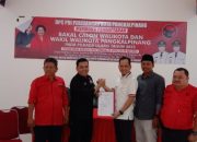 Dr.Hakim Sambangi Kantor DPC PDI Kota Pangkalpinang Sembari mengambil Formulir Pendaftaran Bacalon Walikota dan Wakil walikota Pangkalpinang