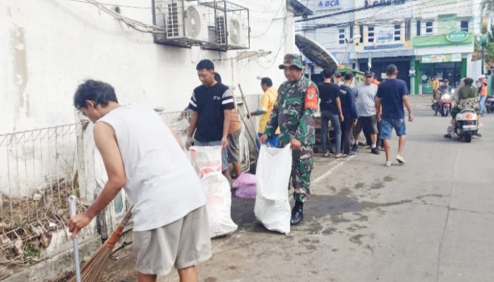 Babinsa Koramil 2304/Anyer, Karbak Pembersihan Drainase