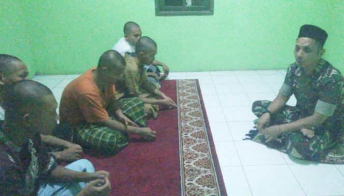Babinsa Koramil 2301/Cilegon, Komsos Memberikan Materi Bela Negara