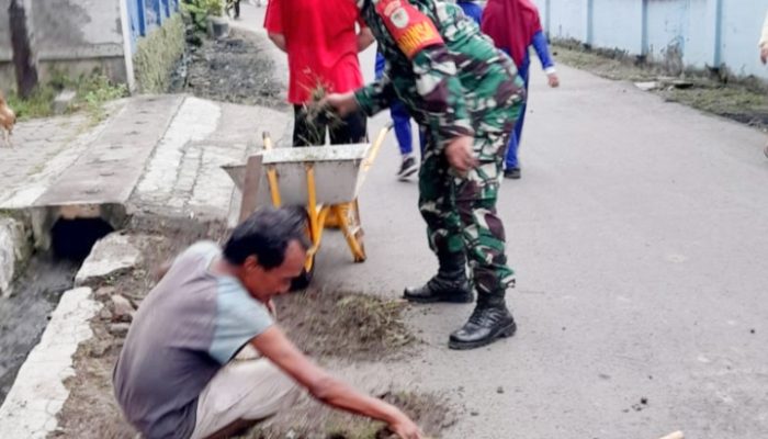 Babinsa Koramil 2307/Ciwandan, Karbak Pemersihan Selokan