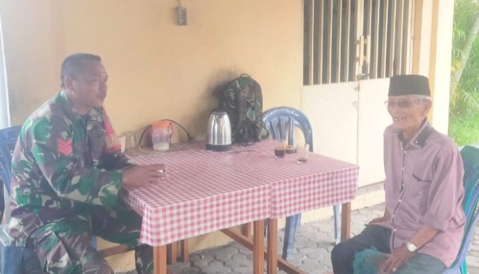 Babinsa Koramil 2303/Pulomerak, Komsos Membahas Tentang Kebersihan Lingkungan Sumampir