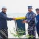 Jaga Keasrian Kawasan Wisata Pantai Batu Tunggal, PT Timah Serahkan Bantuan Alat Kebersihan Untuk Pokdarwis Lingkungan Rambak