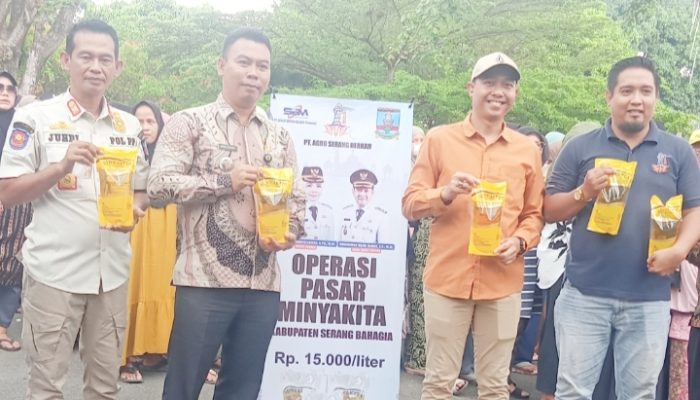 Operasi Pasar Digelar di Anyar Serang, Minyak Goreng Dijual Murah