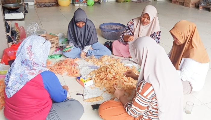 UMKM Lambangsari Serang Giat Produksi Keripik Pangsit, Sudah Tembus 5 Grosir