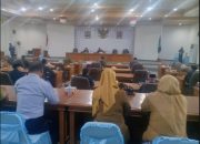 Rapat Paripurna pengesahan Perda pajak dan retribusi daerah, Perda perlindungan lahan pertanian pangan berkelanjutan, dan penyampaian Raperda pengelolaan barang milik daerah