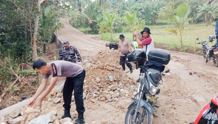 Pengerasan Jalan TMMD ke-125 Kodim 0623/Cilegon Sudah Capai 45 Persen