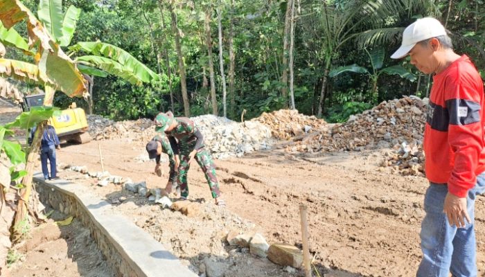 Pengerasan Jalan Area Cikerai TMMD ke-125 Kodim 0623/Cilegon Sudah Mencapai 75 Persen