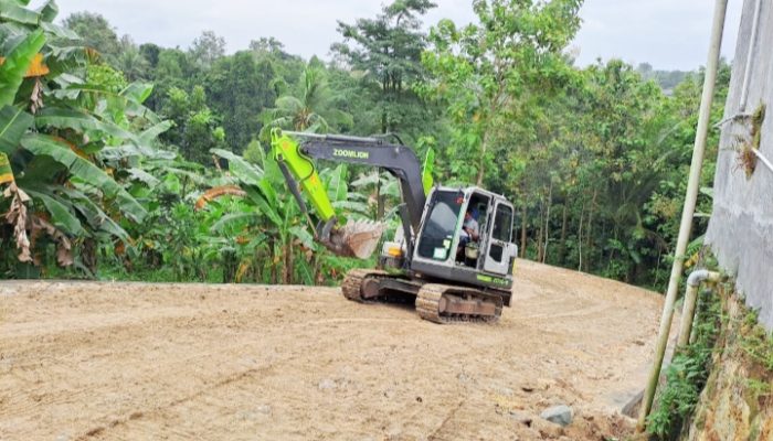 TMMD ke-125 Kodim 0623/Cilegon: Pengerasan Badan Jalan Capai 90 Persen Dengan Lancar dan Aman