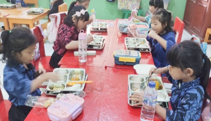 Anak-Anak TK Mardi Yuana Cilegon Sambut Program Makan Bergizi Gratis dengan Antusias