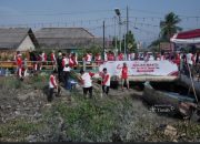 Gotong Royong Untuk Merah Putih, Karyawan PT Timah Bersama Masyarakat Opas Bersihkan Jalan Hingga Bantaran Sungai Rangkui