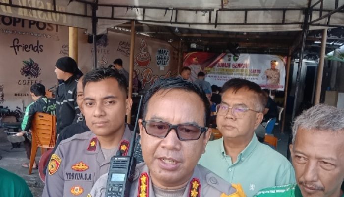 Kapolres Pangkalpinang Bersama Kapolsek Bukit Intan Jum’at Berkah Bersama Masyarakat Makan dan Pemeriksaan Kesehatan Gratis