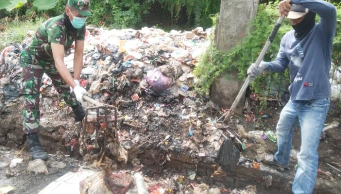 Babinsa Koramil 2304/Anyar Gelar Kegiatan Karbak Bersama Warga di Wilayah Binaan