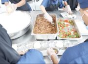 Cerita Ahmad, Pemuda Bogor yang Dapat Kerja Berkat Program Makan Bergizi Gratis Prabowo