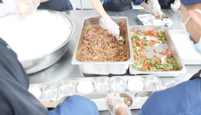 Cerita Ahmad, Pemuda Bogor yang Dapat Kerja Berkat Program Makan Bergizi Gratis Prabowo