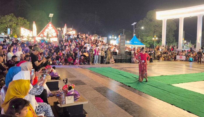 Fashion Show Wastra Nusantara Dekranasda, Meriahkan Malam Puncak HUT ke-80 RI di Bangka Selatan