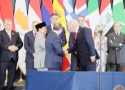 Momen Diplomatik Bersejarah: Trump dan Prabowo Berjabat Tangan di KTT Perdamaian Gaza
