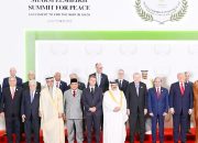 Momen Diplomatik Bersejarah : Trump dan Prabowo Berjabat Tangan di KTT Perdamaian Gaza