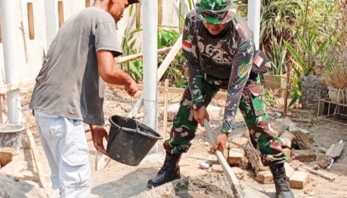 Babinsa Koramil 2305/Cinangka Gelar Aksi Karbak di Dua Desa