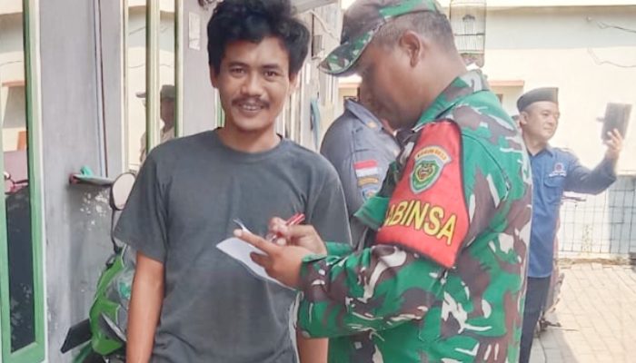 Babinsa Koramil 2303/Pulomerak Laksanakan Kegiatan Puanter Pendataan Kontrakan di Wilayah Binaan