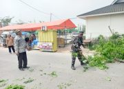 Poltamnews.com || CILEGON – Babinsa Koramil 2301/Cilegon Gelar Karya Bakti Bersama Warga, Antisipasi Dampak Cuaca Ekstrem