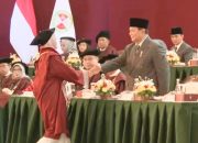 Kisah Inspiratif Aulia Yasmin, Mitra ShopeeFood yang Raih Wisudawati Terbaik UKRI dan Dikukuhkan Langsung oleh Presiden Prabowo