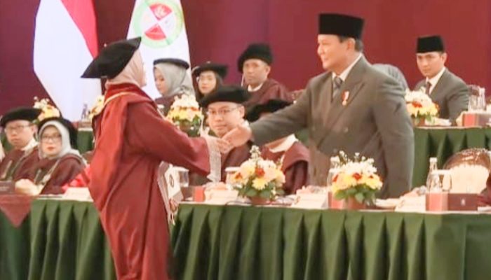 Kisah Inspiratif Aulia Yasmin, Mitra ShopeeFood yang Raih Wisudawati Terbaik UKRI dan Dikukuhkan Langsung oleh Presiden Prabowo