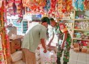 Babinsa Koramil 2305/Cinangka Laksanakan Pendataan Rumah Kontrakan dan Harga Sembako di Wilayah Binaan