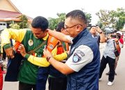 Jasa Raharja Wilayah Bangka Belitung Berikan Bantuan 100 Rompi dan sapu Lidi Untuk Pegawai Bersih Jalan Dinas Lingkungan Hidup Kota Pangkalpinang