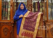 Tak Sekadar Tenunan, Maslina Yazid dan PT TIMAH Rajut Asa Lestarikan Cual Bangka