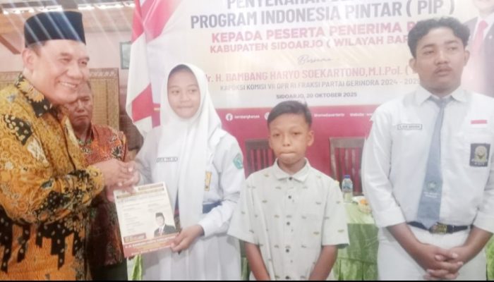 BHS Serahkan Bantuan PIP untuk 100 Pelajar di Sidoarjo, Tegaskan Komitmen Gerindra Dukung Pendidikan Rakyat