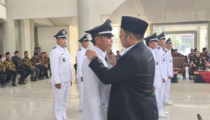 Riza Herdavid Lantik Kades PAW Desa Payung dan Kukuhkan Perpanjangan Masa Jabatan 9 Kades