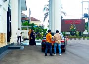 Berkas P21, Tersangka Wagub Hellyana Datangi Gedung Kejati