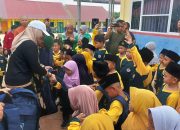 Wabup Debby Salurkan Bantuan Perlengkapan Sekolah Gratis di SD dan SMP Muhammadiyah Toboali