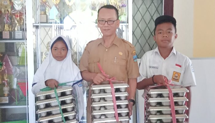 Program Makan Bergizi di SMPN 1 Anyar Berjalan Lancar, Siswa Antusias Nikmati Menu Sehat