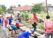 PMI Cilegon Bersama Instansi Terkait Gerak Cepat Tangani Banjir dan Robohnya Tembok di Jombang Wetan
