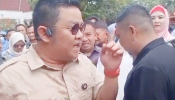 Aksi Massa di DPRD Basel Nyaris Ricuh, Riza Herdavid Adu Argumen