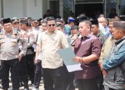 Suasana Tegang Warnai Aksi Massa Tuntut Pencabutan Izin HTI di Depan DPRD Bangka Selatan