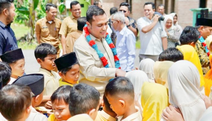Anggota DPR Muhammad Rohid Tinjau Langsung Program Makan Bergizi Gratis di Kampar : “Anak-anak Sangat Gembira”