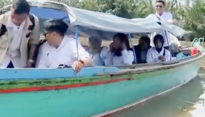 Distribusi MBG di Banjar Hadapi Tantangan: Klotok Jadi Andalan Menuju Sekolah di Pulau Terpencil