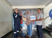 Konsisten Bantu Kesehatan Warga, PT TIMAH Tbk Serahkan Bantuan untuk Lansia di Bangka Barat