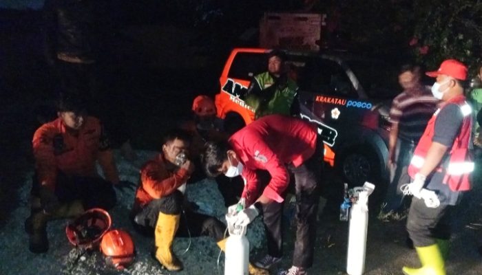 Delapan Relawan Diterjunkan, PMI Cilegon Bantu Penanganan Kebakaran Lapak Ban Bekas