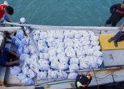 PT TIMAH Tbk Ringankan Beban Warga Penutuk Pasca Bencana Banjir Rob