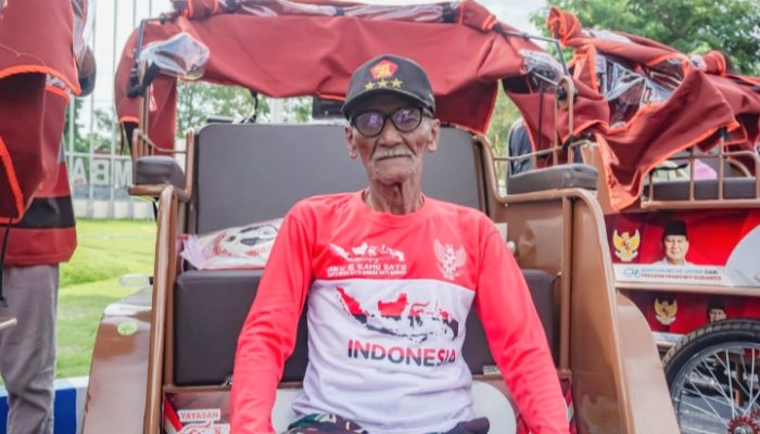 100 Becak Listrik Dibagikan di Jombang, Para Penarik Becak Lansia Ucapkan Syukur untuk Presiden Prabowo