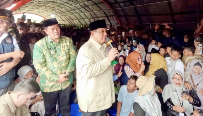 Tinjau Posko Pengungsian di Takengon, Prabowo Pastikan Warga Tidak Sendiri