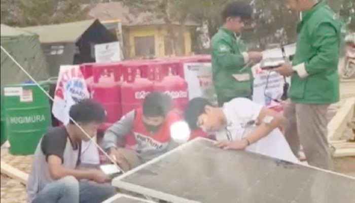Pertamina Pasang Pembangkit Listrik Tenaga Surya untuk Posko Pengungsian di Aceh Tamiang