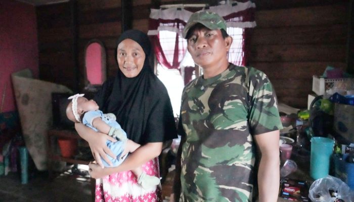 Cerita Personel TNI Sertu Giman saat Berenang Tembus Banjir Bandang Selamatkan Bayi 1 Bulan Pakai Baskom