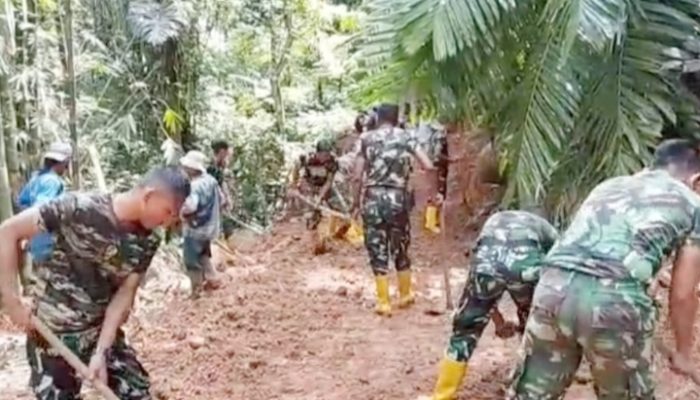 Pemulihan Pascabencana Terus Berjalan, TNI Dikerahkan Buka Akses Jalan di Kabupaten Agam