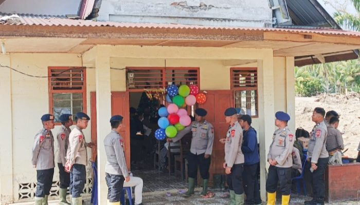 Rayakan Natal, Polri Ubah Posko Pengungsian Jadi Gereja di Sumut