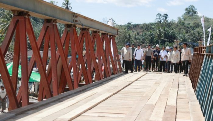 Prabowo Tutup 2025 di Lokasi Bencana Tapanuli Selatan, Pastikan Jembatan Garoga Segera Pulih