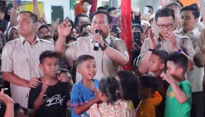 Pengungsi Senang Prabowo Rayakan Tahun Baru di Posko Batu Hula: Mudah-mudahan Terus Dibantu